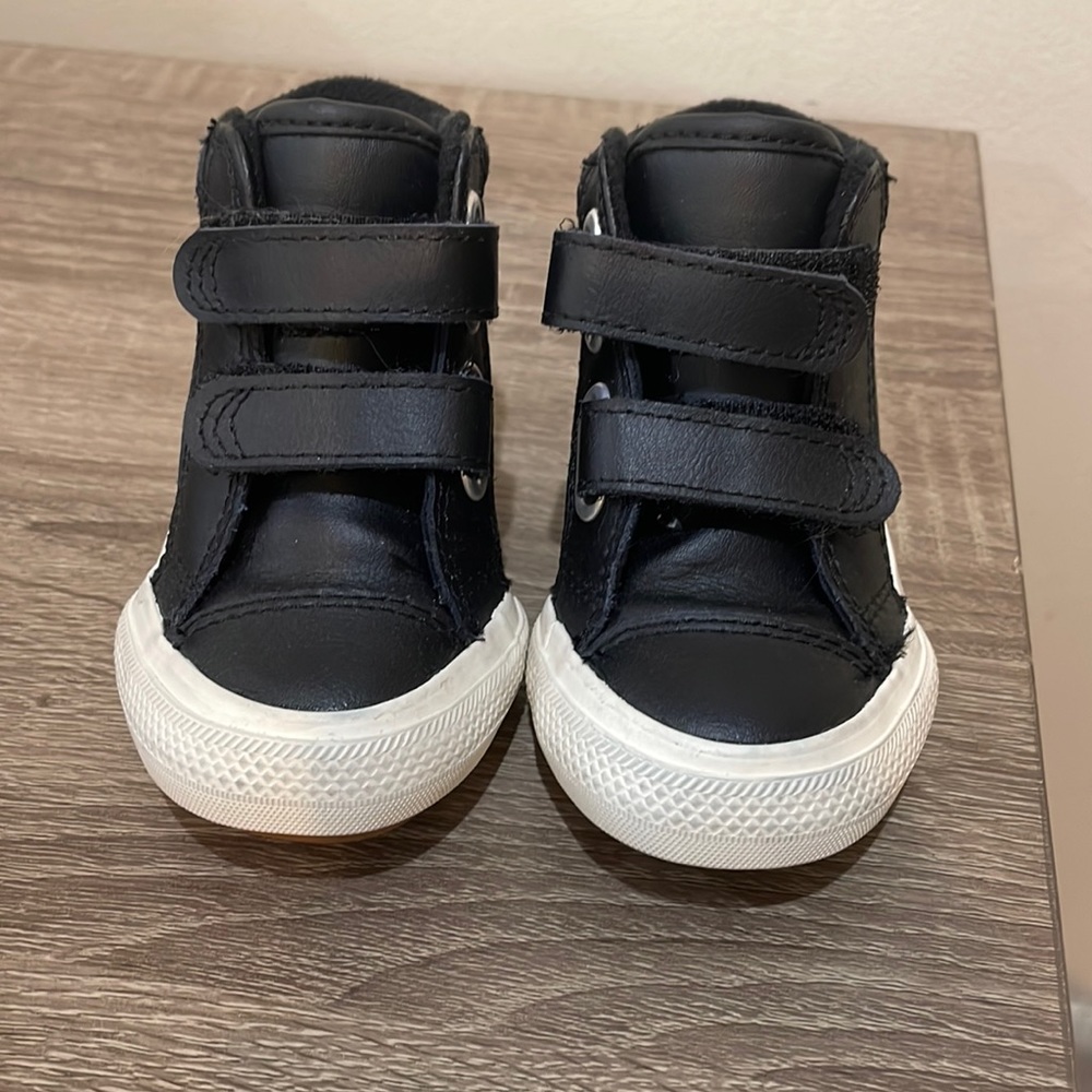 Like new toddler converse